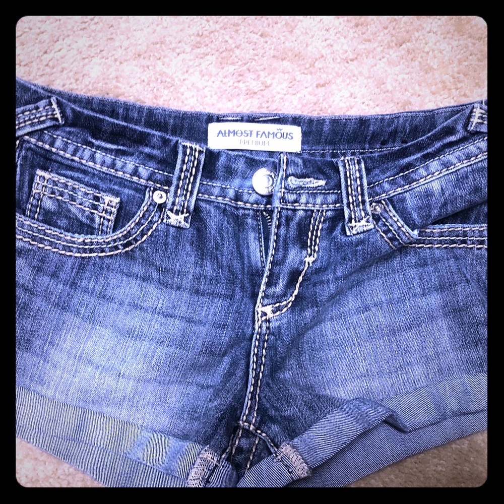Cute blue jean shorts 💙